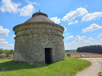 pigeonnier-manoir-lemay-guehenno